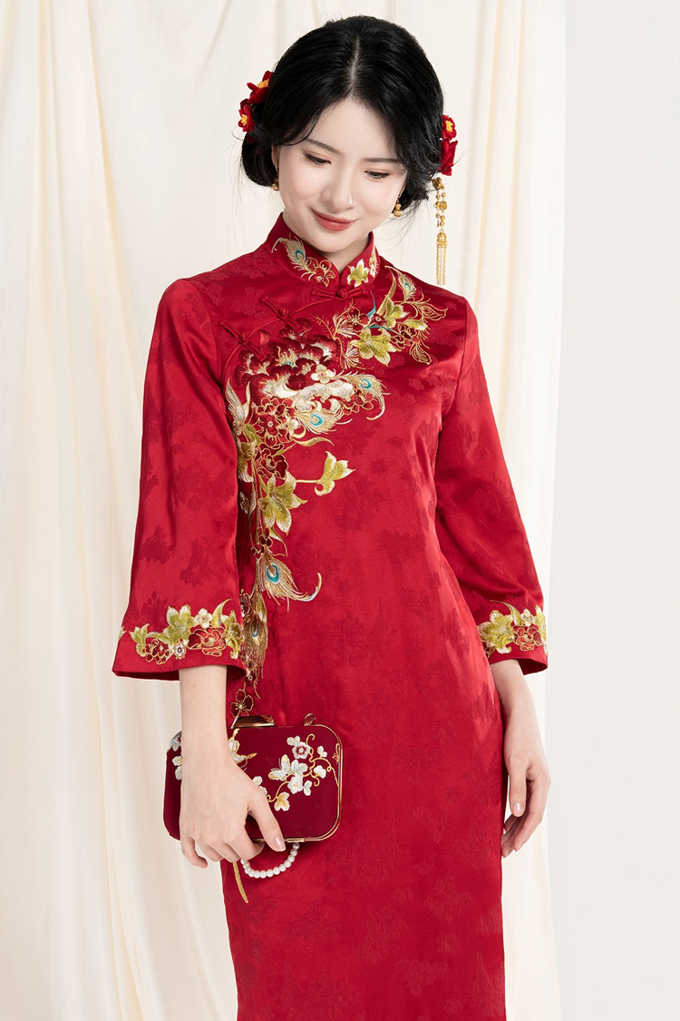 Women Wedding Attire Red Traditional Qipao Gown Paired with Yunjian