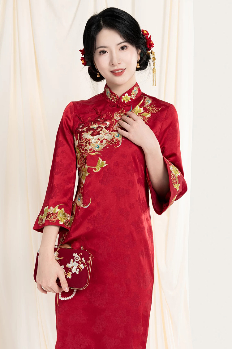 Women Wedding Attire Red Traditional Qipao Gown Paired with Yunjian