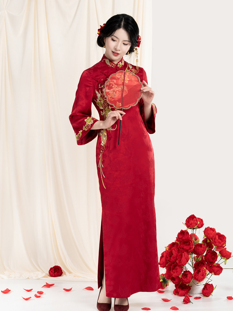 Women Wedding Attire Red Traditional Qipao Gown Paired with Yunjian